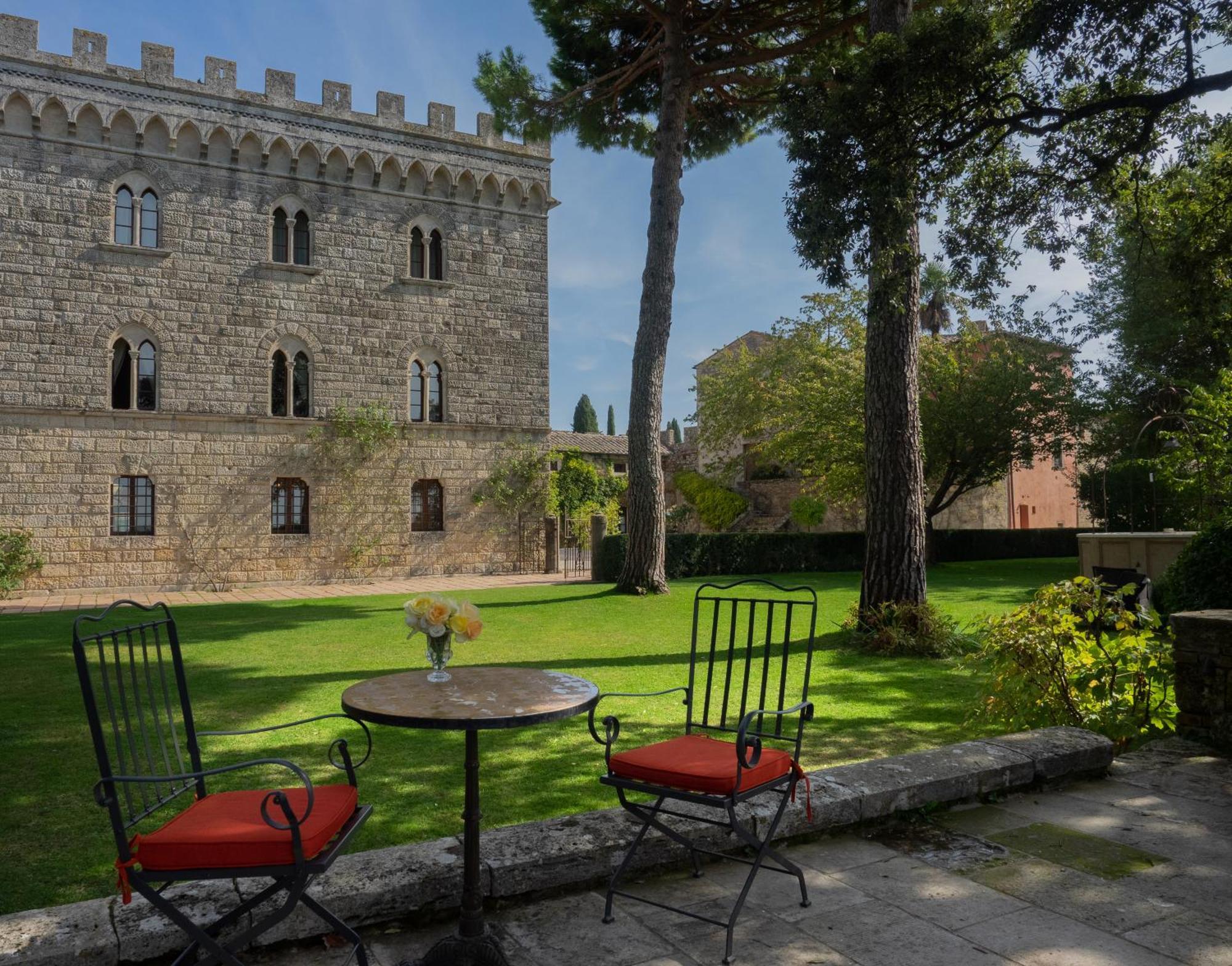 Borgo Pignano Tuscany Exterior photo