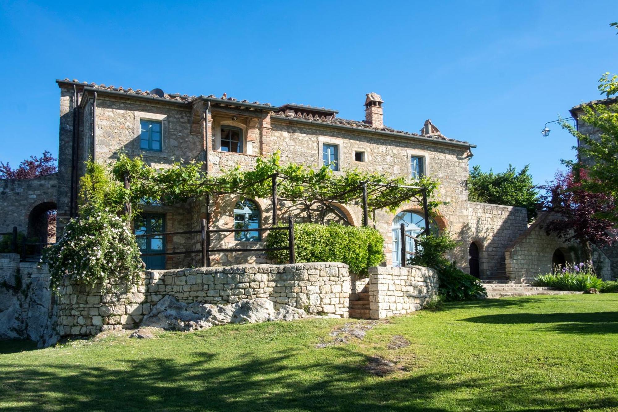 Borgo Pignano Tuscany Exterior photo