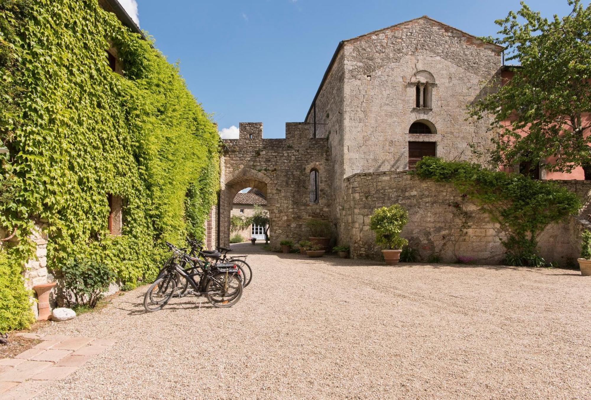 Borgo Pignano Tuscany Exterior photo