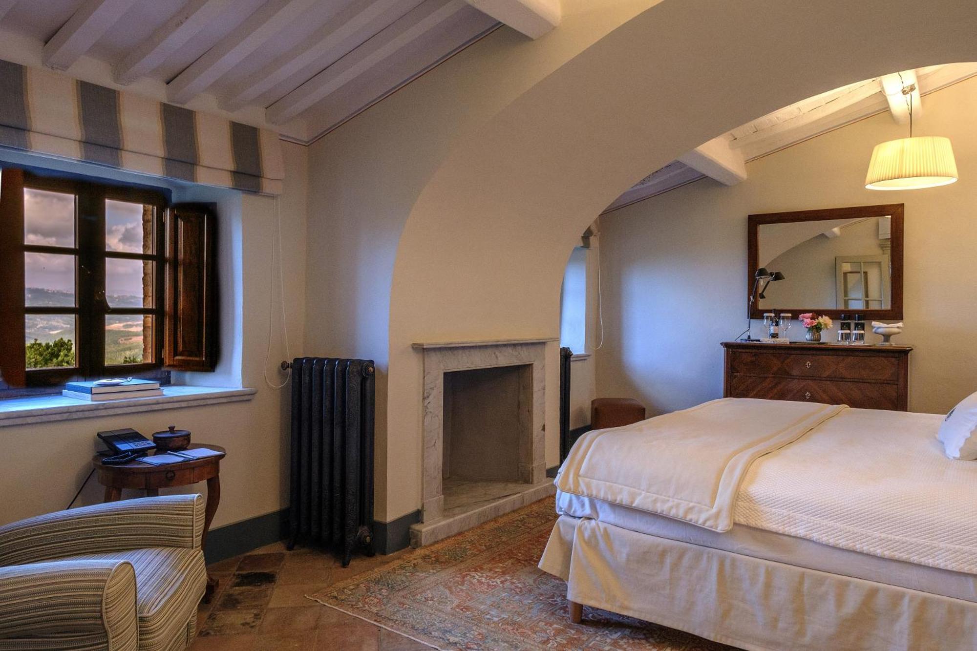 Borgo Pignano Tuscany Room photo